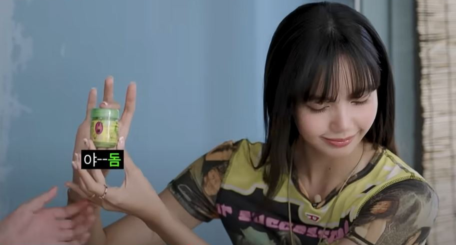 Lisa (BLACKPINK) vạ lây vì hít mũi quốc dân Thái Lan- Ảnh 3. Lisa (BLACKPINK) vạ lây vì hít mũi quốc dân Thái Lan- Ảnh 3.