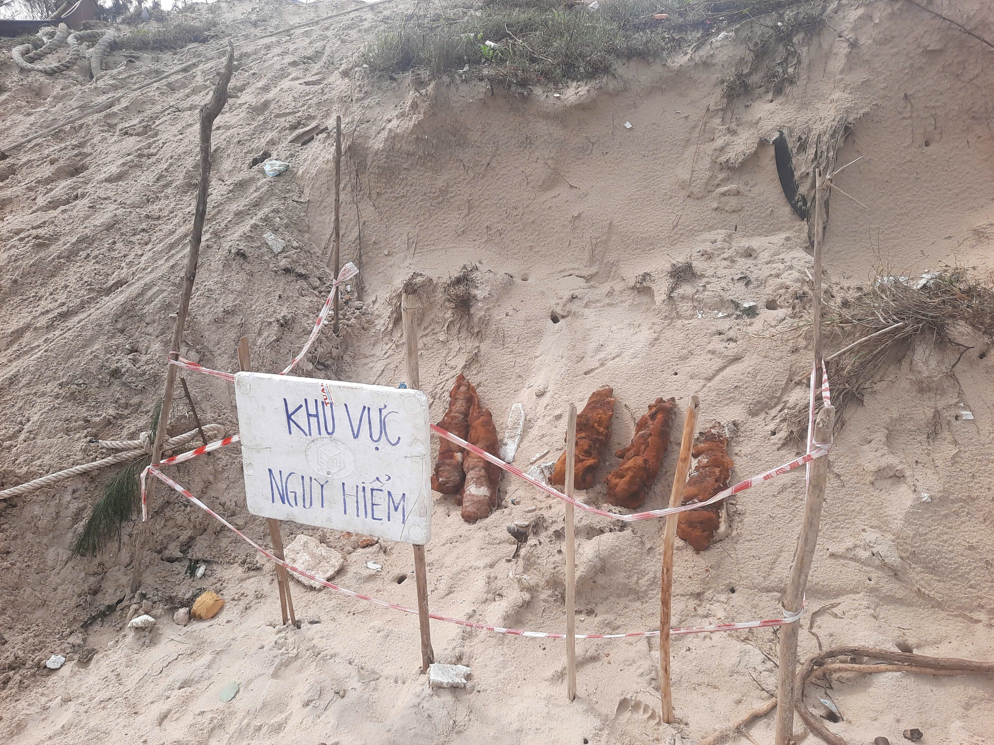 Thứ "không muốn thấy" xuất hiện ở bờ biển Quảng Trị- Ảnh 1.