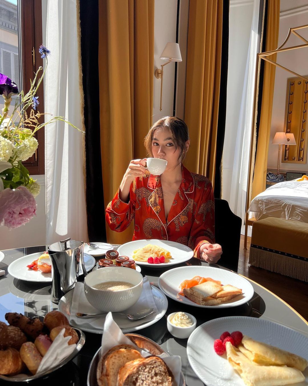 Cách ăn cơm của người giàu- Ảnh 1.