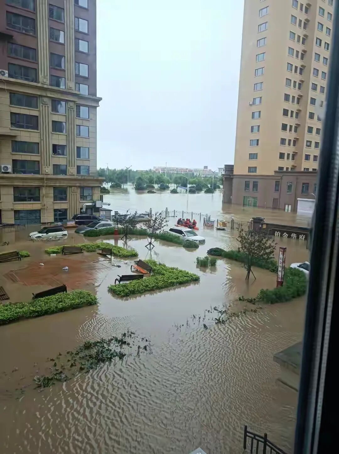 Tôi mất gần 40 triệu chỉ sau một trận mưa: Bài học đắt giá khi mua căn hộ tầng một vì tưởng 