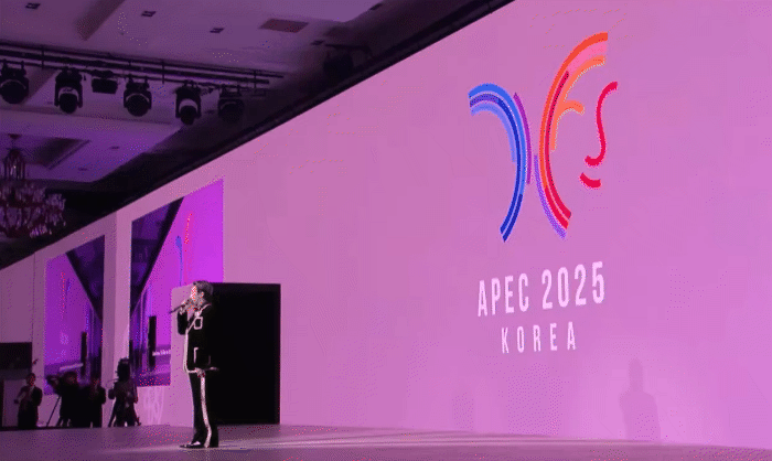 Tròn năm “tái sinh”: Ngôi sao số 1 Hàn Quốc trình diễn trước lãnh đạo 21 quốc gia, làm nên lịch sử chưa từng có- Ảnh 1.