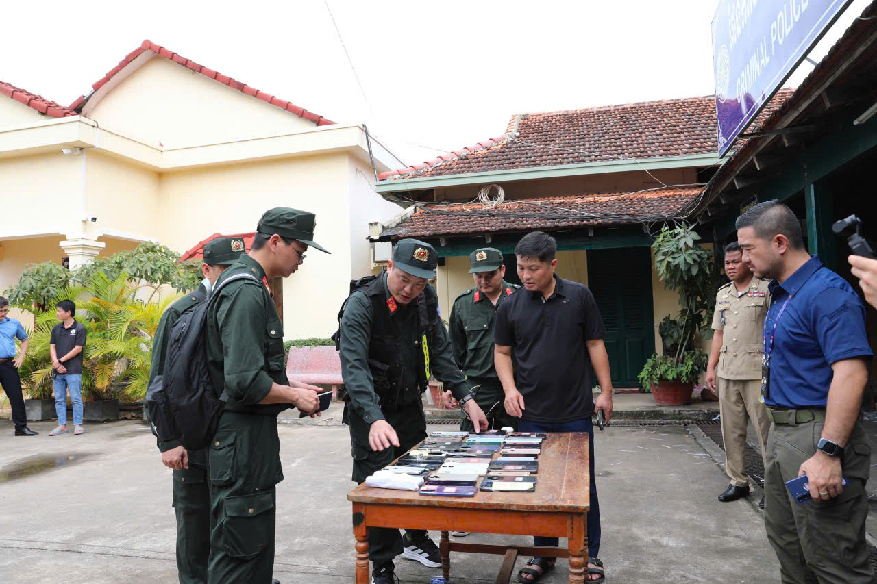 Tổ chức lừa đảo tại Campuchia do người phụ nữ Việt điều hành chiếm đoạt tiền của 8.000 người dân- Ảnh 2. Tổ chức lừa đảo tại Campuchia do người phụ nữ Việt điều hành chiếm đoạt tiền của 8.000 người dân- Ảnh 2.