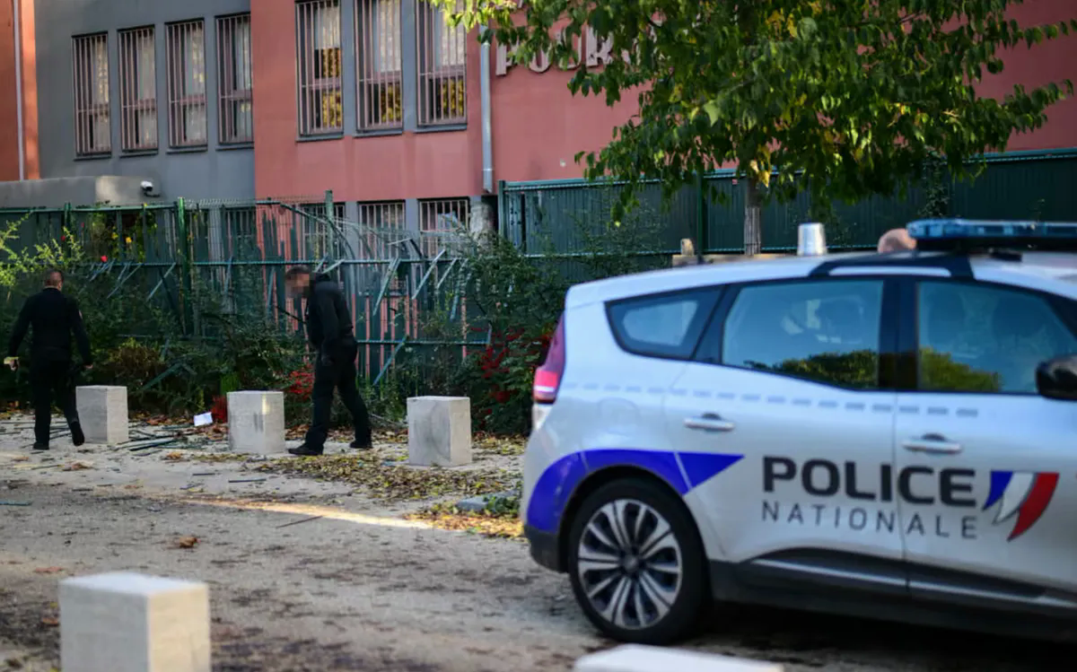 Bên ngoài công ty kim loại quý tại Lyon - nơi xảy ra vụ cướp táo tợn hôm 31/10/2025 (Ảnh: AFP) Bên ngoài công ty kim loại quý tại Lyon - nơi xảy ra vụ cướp táo tợn hôm 31/10/2025 (Ảnh: AFP)