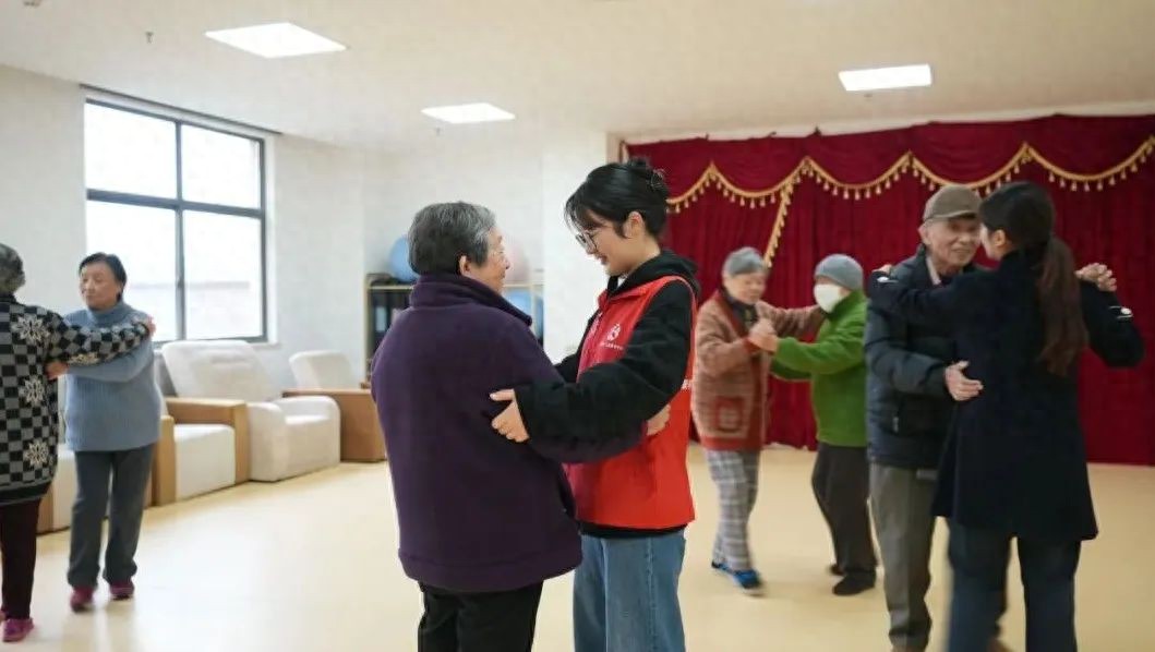 1,1 triệu/tháng – thế hệ sinh sau năm 2000 “đổi thời gian lấy chỗ ở”: Mô hình tài chính lạ đang thu hút giới trẻ- Ảnh 1.