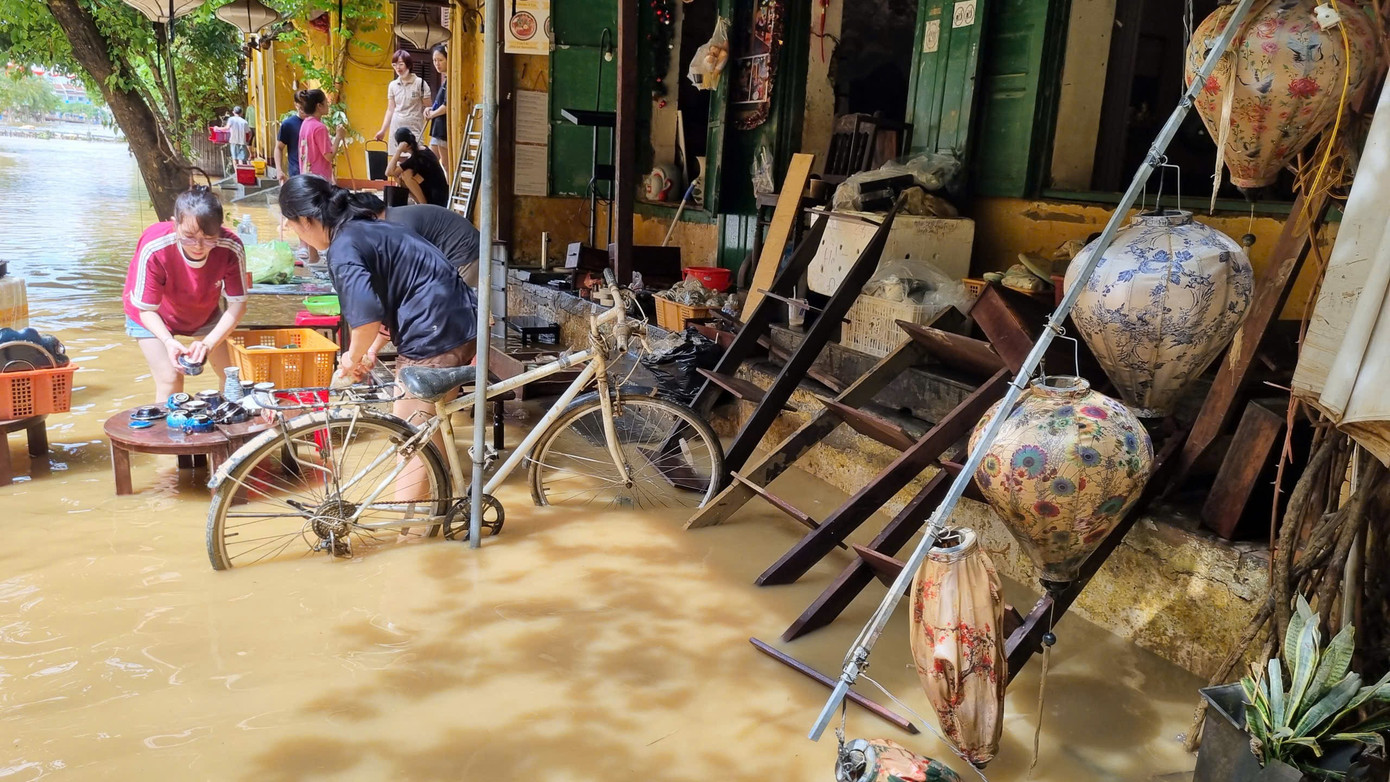 Du khách tấp nập trở lại Hội An- Ảnh 19. Du khách tấp nập trở lại Hội An- Ảnh 19.