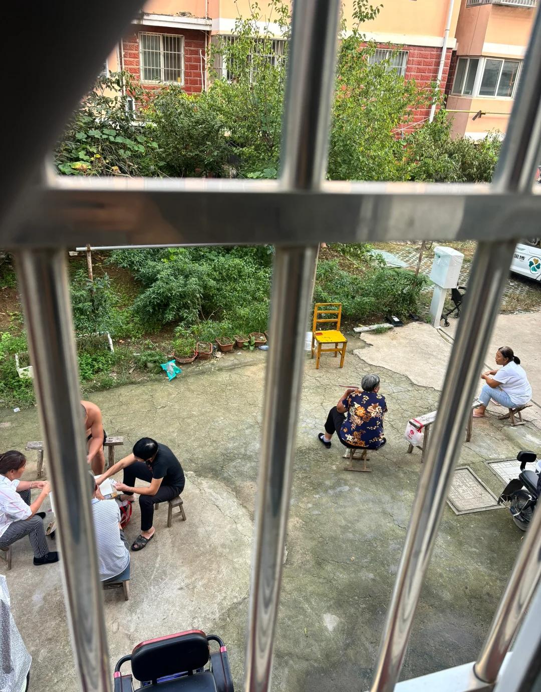 Tôi mất gần 40 triệu chỉ sau một trận mưa: Bài học đắt giá khi mua căn hộ tầng một vì tưởng 