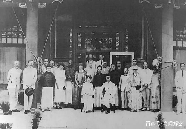 Hé lộ loạt ảnh hiếm chưa từng thấy chụp đám cưới Phổ Nghi - hoàng đế cuối cùng của Trung Quốc- Ảnh 11.