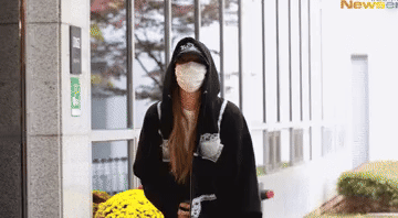 Lisa không ngại, người ngại là người nhìn!- Ảnh 1.