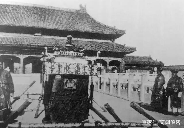 Hé lộ loạt ảnh hiếm chưa từng thấy chụp đám cưới Phổ Nghi - hoàng đế cuối cùng của Trung Quốc- Ảnh 4.