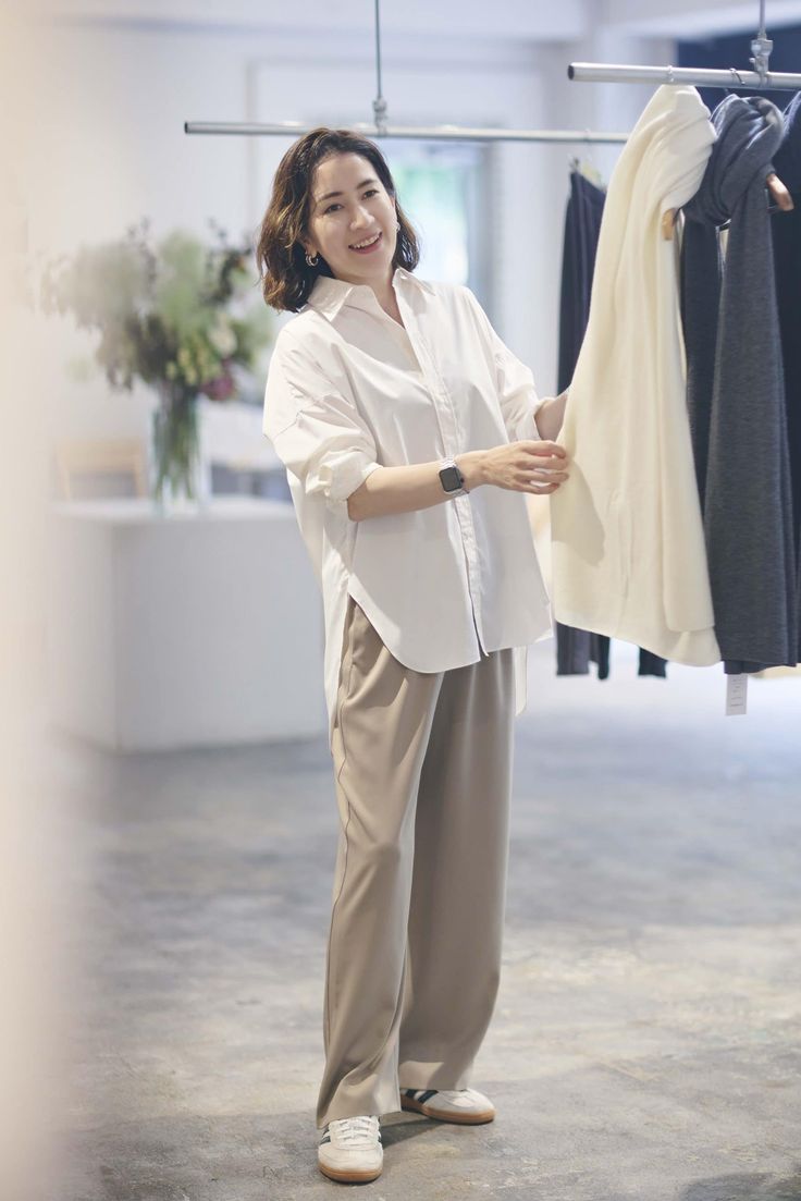 Họp lớp tuổi 40: Tôi từng tốn cả tuần lương cho bộ váy, giờ chỉ 1 mẹo nhỏ vẫn được khen sang và tự tin- Ảnh 1.