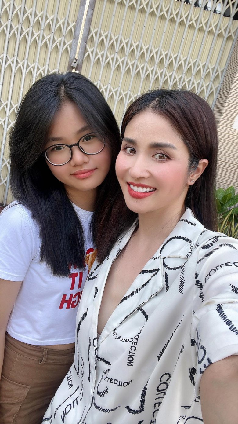 Ngoại hình U40 cực sexy của nữ diễn viên lấy chồng 2 kém 9 tuổi: Mẹ 2 con, trai lạ vẫn nhắn tin tán tỉnh- Ảnh 3.