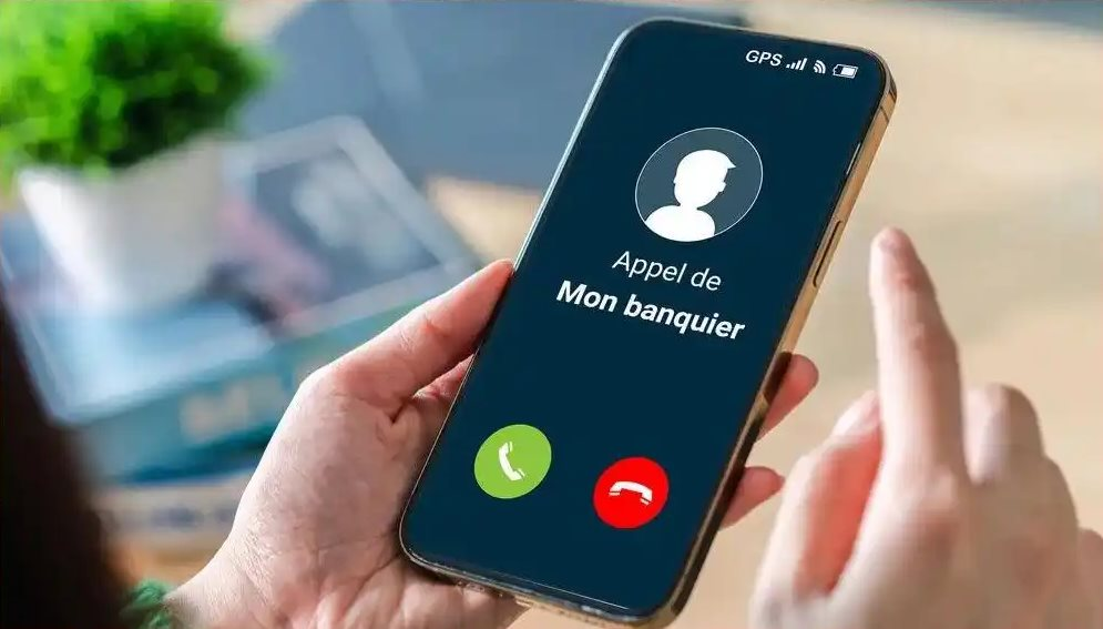 Nhận được cuộc gọi này thì phải tắt máy ngay nếu không muốn mất tiền tài khoản- Ảnh 1.