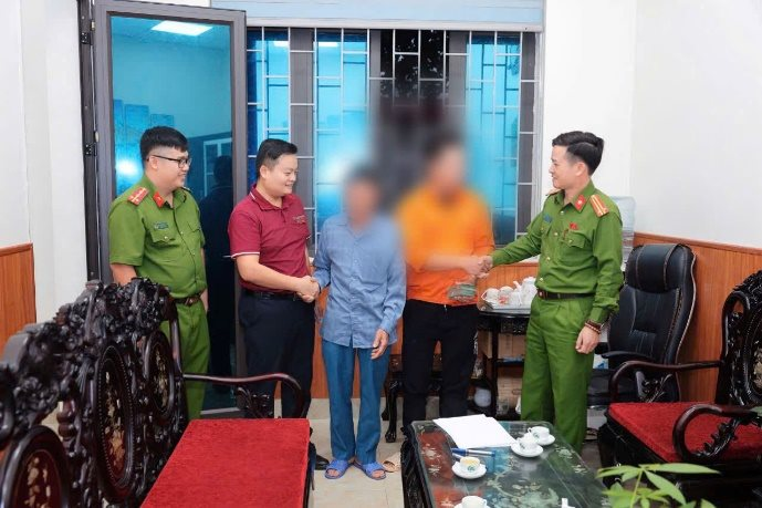 Ngân hàng từ chối làm thủ tục cho người đàn ông 68 tuổi ở Hà Nội chuyển đi 200 triệu đồng: Công an lập tức điều tra- Ảnh 1.