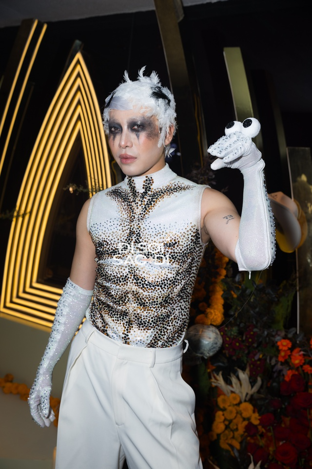 Sao Việt bây giờ chơi Halloween 