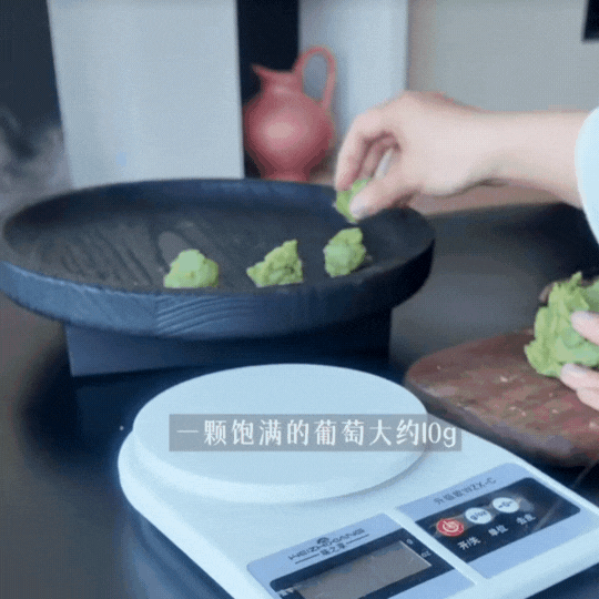 Sau giờ làm, nhiều chị em đua nhau đi  Sau giờ làm, nhiều chị em đua nhau đi