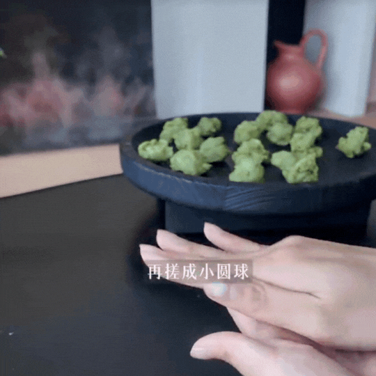 Sau giờ làm, nhiều chị em đua nhau đi  Sau giờ làm, nhiều chị em đua nhau đi