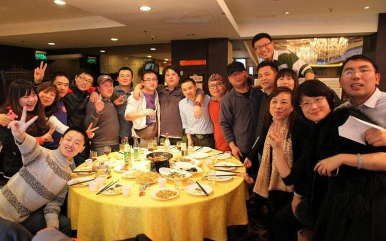 Đi họp lớp tự bỏ hơn 1 triệu bù hoá đơn: Về phòng, tôi chết sững trước 3 câu nói của bạn cũ, âm thầm rời nhóm chat- Ảnh 1. Đi họp lớp tự bỏ hơn 1 triệu bù hoá đơn: Về phòng, tôi chết sững trước 3 câu nói của bạn cũ, âm thầm rời nhóm chat- Ảnh 1.