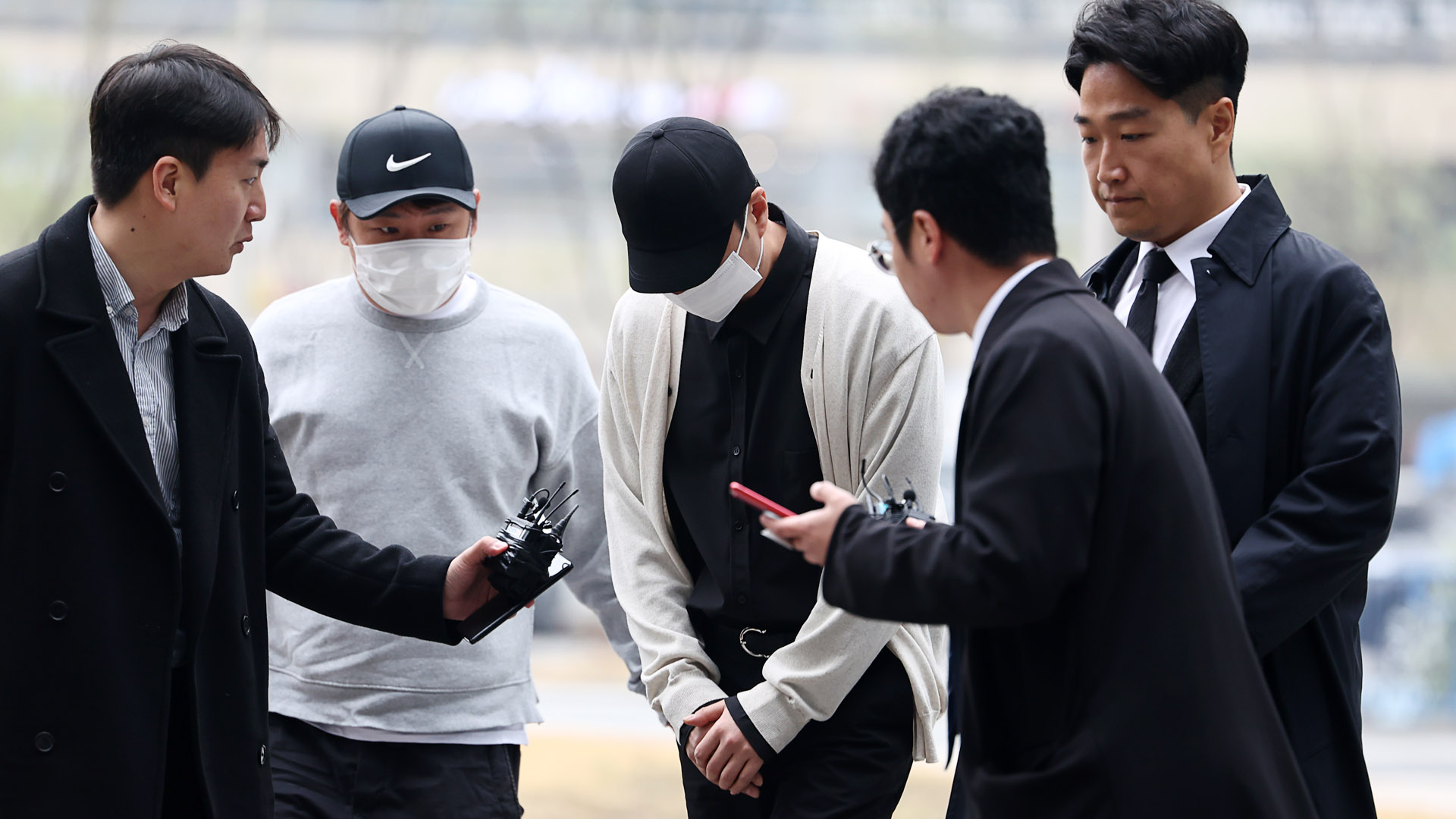 Số phận tòa nhà 90 tỷ sau khi nam ca sĩ H bị bắt vì đánh bạc- Ảnh 2.