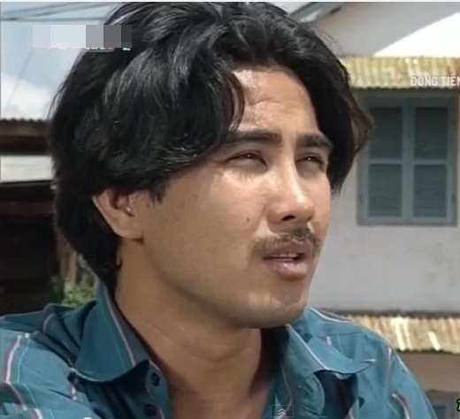 Phó chủ tịch Hội điện ảnh đóng Đồng Tiền Xương Máu: Ở biệt thự triệu đô 500m2, hai cô con gái như tiên tử- Ảnh 1. Phó chủ tịch Hội điện ảnh đóng Đồng Tiền Xương Máu: Ở biệt thự triệu đô 500m2, hai cô con gái như tiên tử- Ảnh 1.