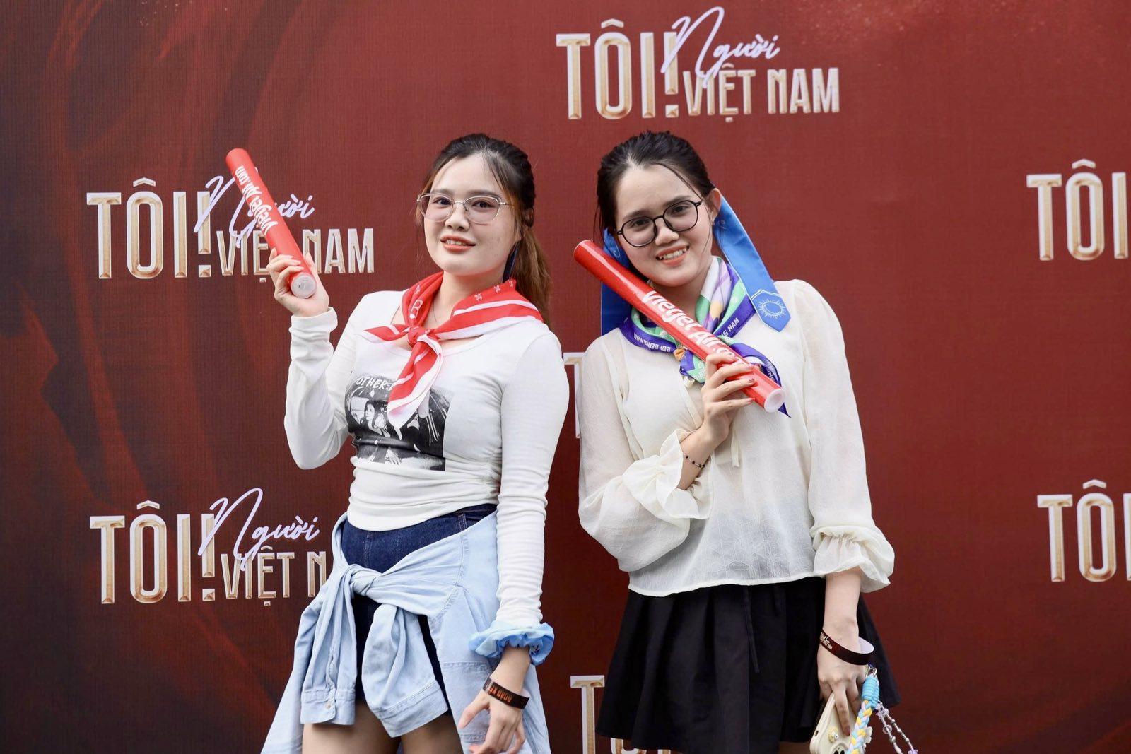 "Gia tộc Anh Tài" hội ngộ, bùng cháy trên sân khấu: Đêm nhạc gây quỹ "Tôi! Người Việt Nam" vỡ òa cảm xúc- Ảnh 2.