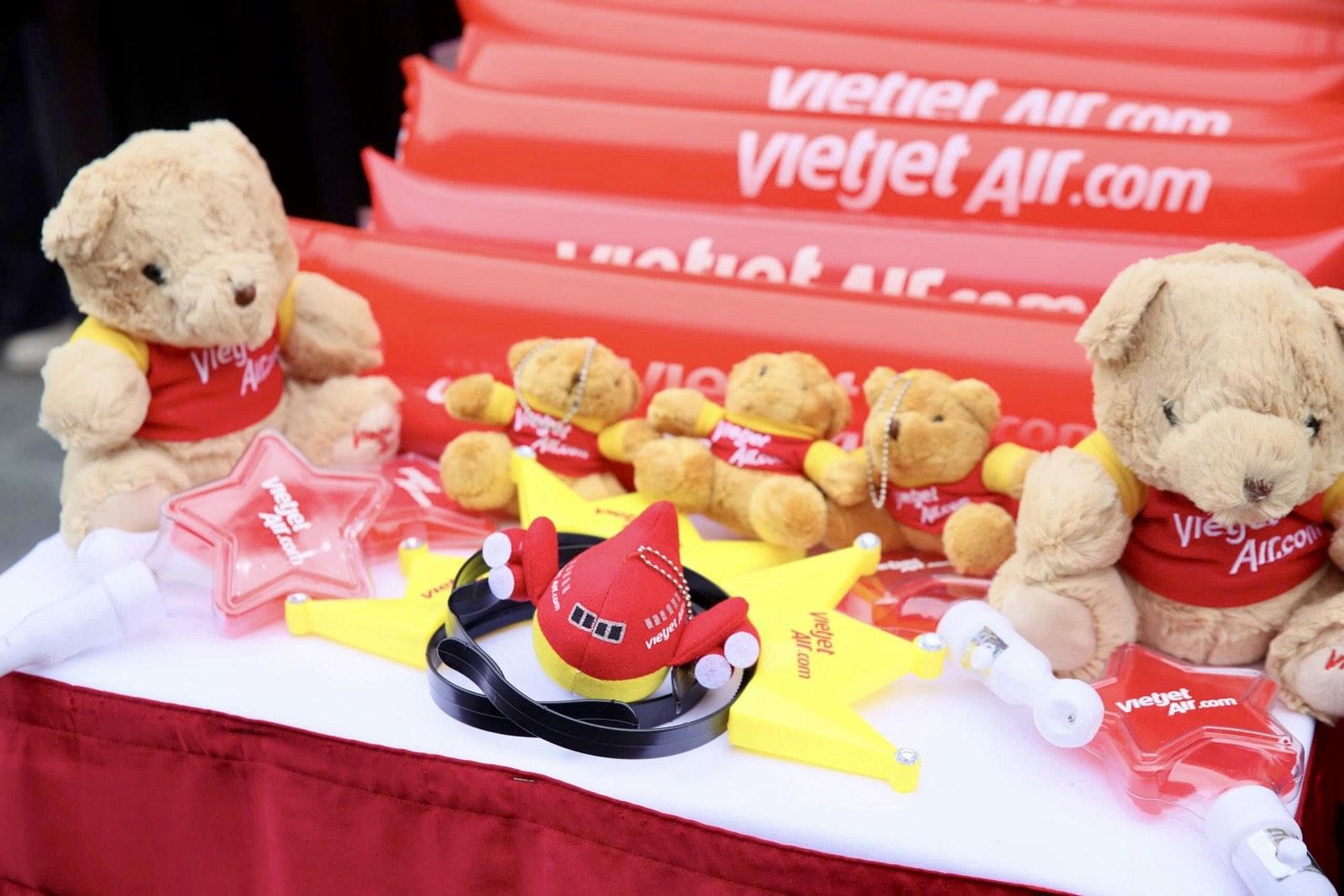 "Gia tộc Anh Tài" hội ngộ, bùng cháy trên sân khấu: Đêm nhạc gây quỹ "Tôi! Người Việt Nam" vỡ òa cảm xúc- Ảnh 3.