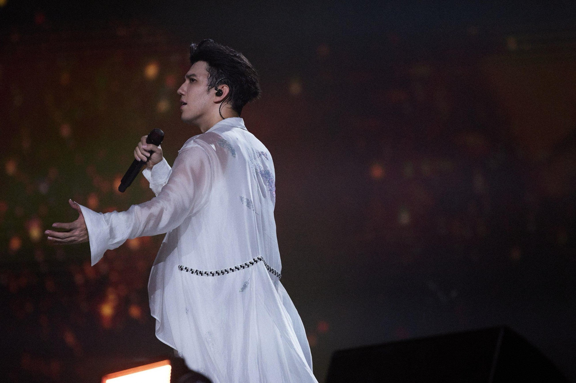 Dimash Kudaibergen: Tại sao cả thế giới “phát cuồng” trước một giọng hát?- Ảnh 3.
