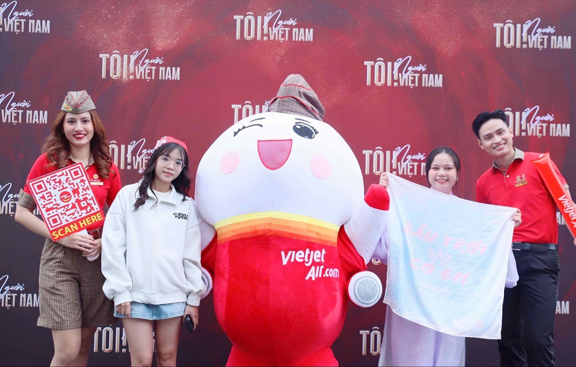 "Gia tộc Anh Tài" hội ngộ, bùng cháy trên sân khấu: Đêm nhạc gây quỹ "Tôi! Người Việt Nam" vỡ òa cảm xúc- Ảnh 4.