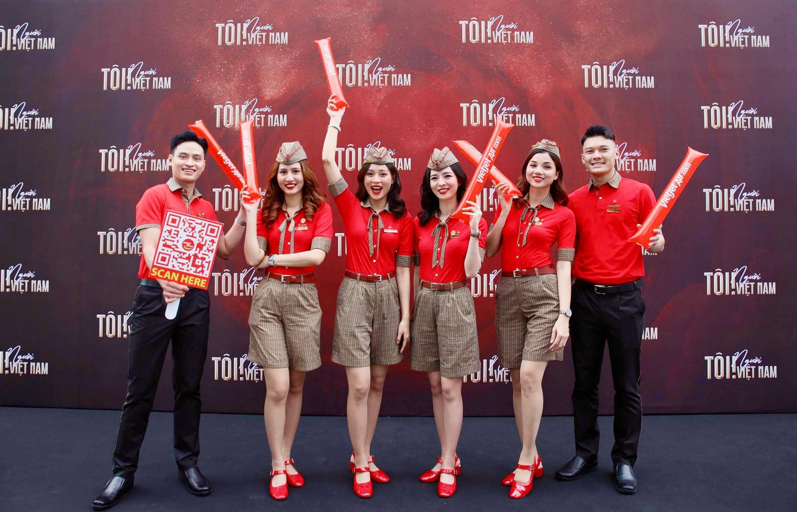 "Gia tộc Anh Tài" hội ngộ, bùng cháy trên sân khấu: Đêm nhạc gây quỹ "Tôi! Người Việt Nam" vỡ òa cảm xúc- Ảnh 5.