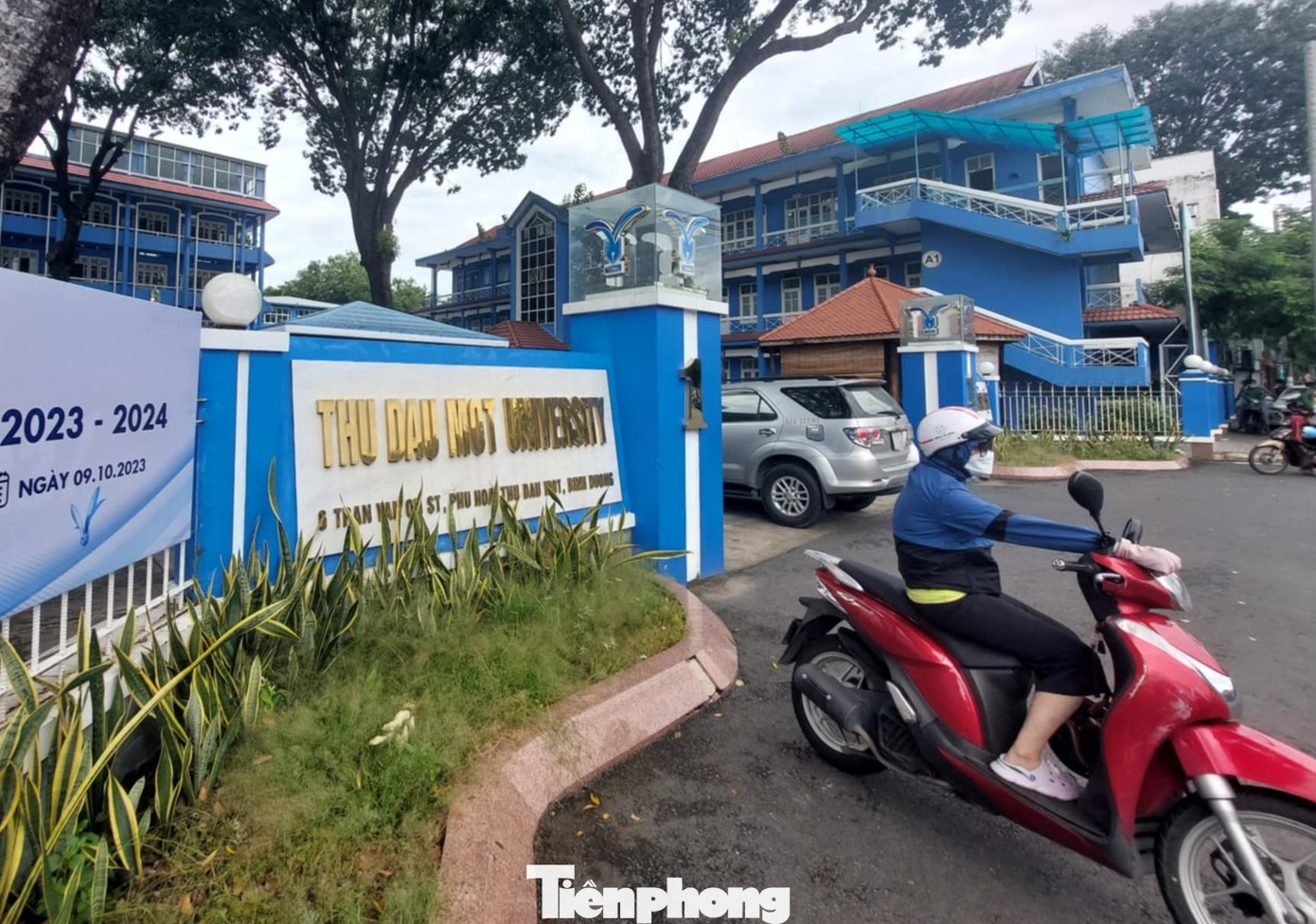 Một trường đại học công lập ở TPHCM hoàn trả tiền học phí 2 năm cho sinh viên- Ảnh 1. Một trường đại học công lập ở TPHCM hoàn trả tiền học phí 2 năm cho sinh viên- Ảnh 1.