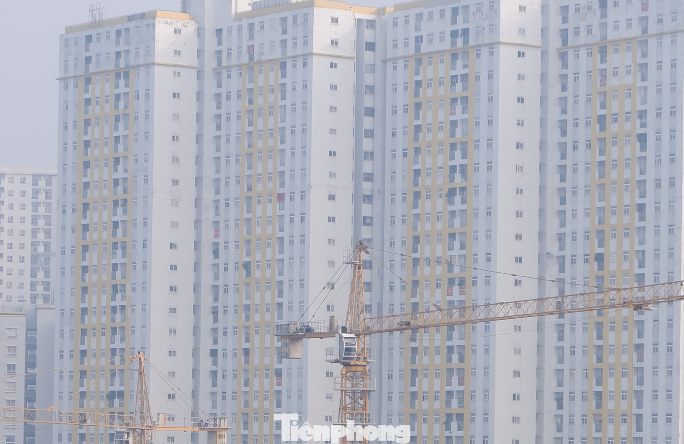 TPHCM mờ trắng trong sương, bụi mịn vượt ngưỡng nhiều lần- Ảnh 3. TPHCM mờ trắng trong sương, bụi mịn vượt ngưỡng nhiều lần- Ảnh 3.