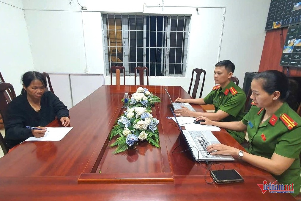 Mẹ ném con trai 18 tháng tuổi xuống giếng sâu tử vong vì nghĩ "không đủ khả năng nuôi ba con"- Ảnh 1. Mẹ ném con trai 18 tháng tuổi xuống giếng sâu tử vong vì nghĩ "không đủ khả năng nuôi ba con"- Ảnh 1.