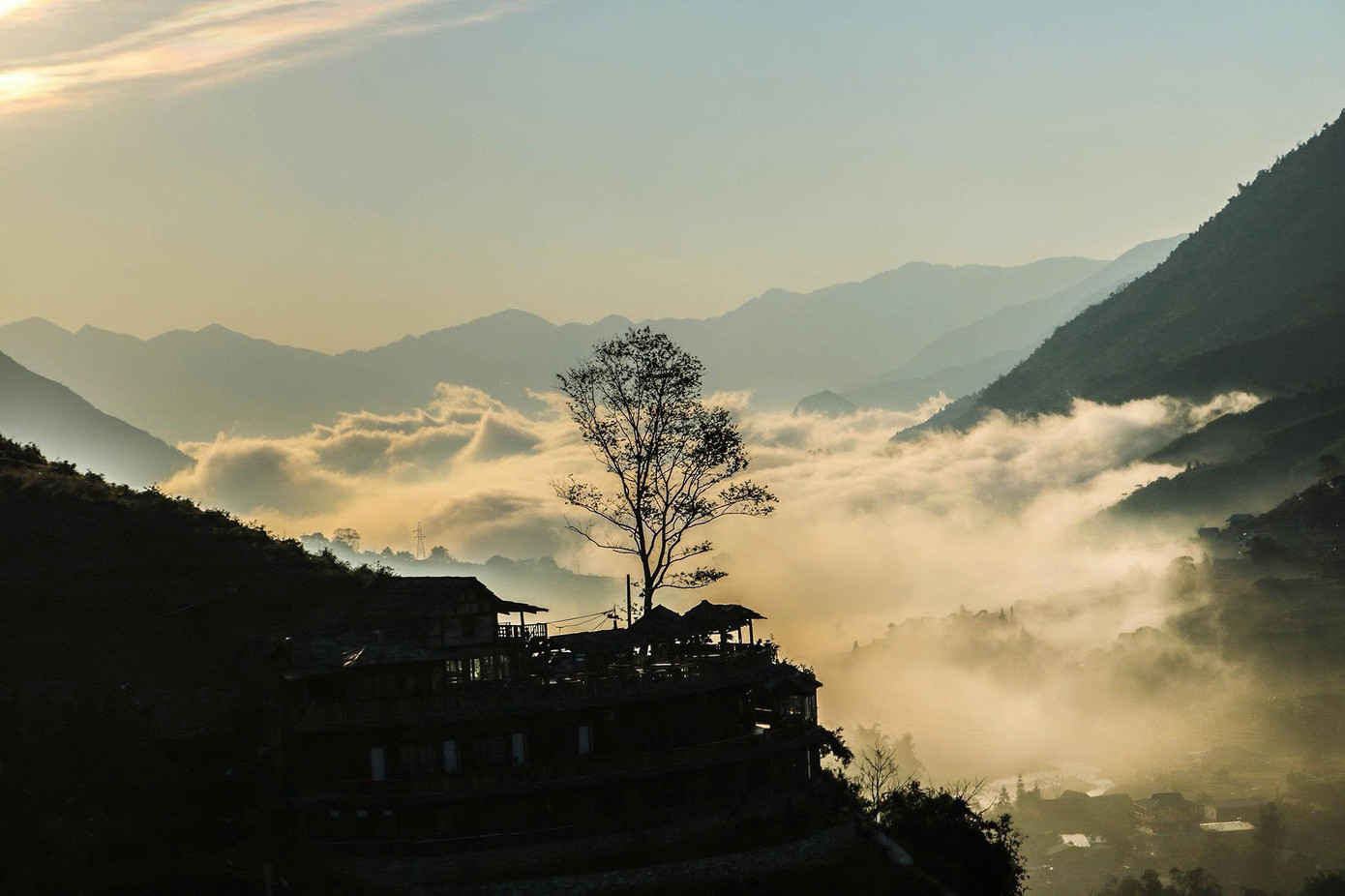 Đẹp mê mẩn Sa Pa mùa 'săn mây'- Ảnh 2. Đẹp mê mẩn Sa Pa mùa 'săn mây'- Ảnh 2.