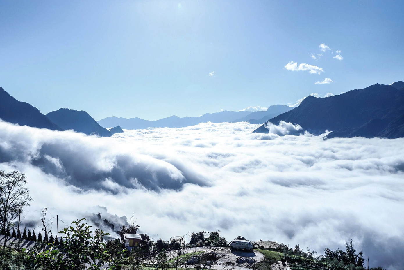 Đẹp mê mẩn Sa Pa mùa 'săn mây'- Ảnh 1. Đẹp mê mẩn Sa Pa mùa 'săn mây'- Ảnh 1.