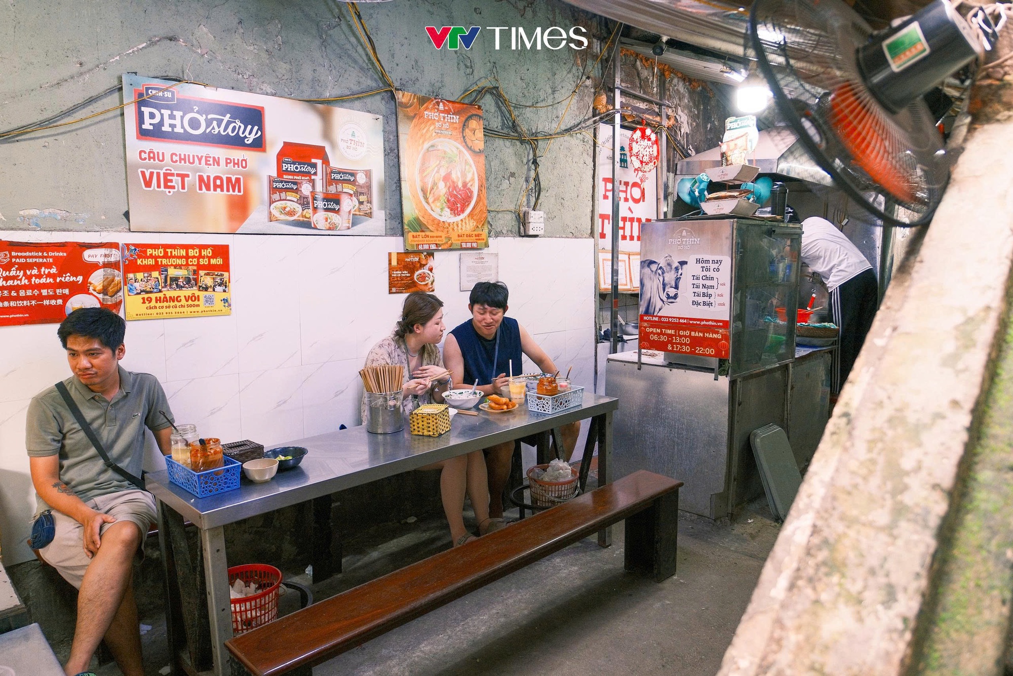 Quán phở duy nhất bên hồ Gươm sắp phải di dời sau gần 70 năm- Ảnh 6. Quán phở duy nhất bên hồ Gươm sắp phải di dời sau gần 70 năm- Ảnh 6.