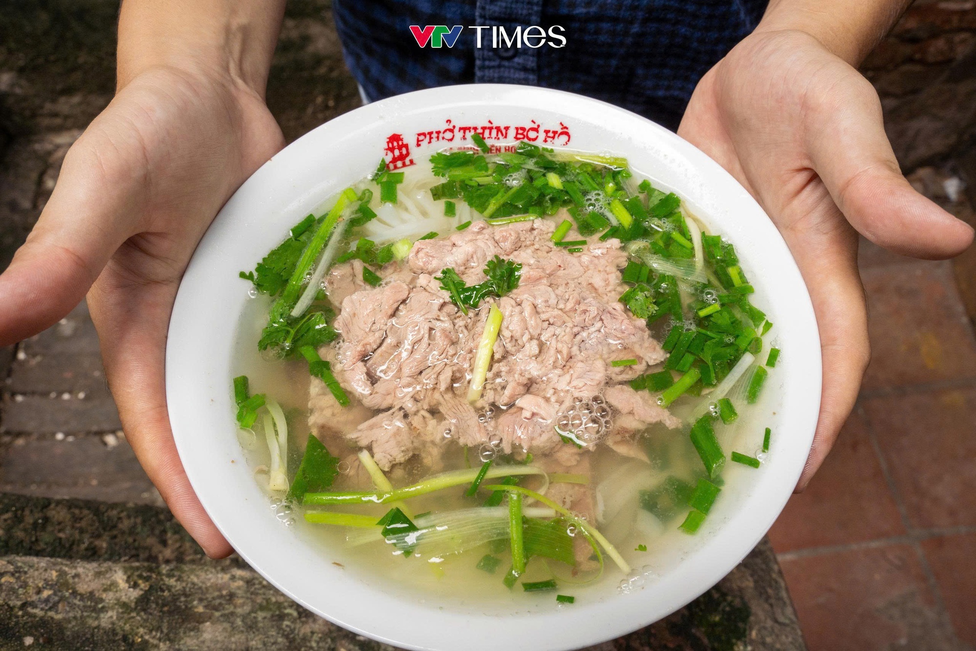 Quán phở duy nhất bên hồ Gươm sắp phải di dời sau gần 70 năm- Ảnh 2. Quán phở duy nhất bên hồ Gươm sắp phải di dời sau gần 70 năm- Ảnh 2.