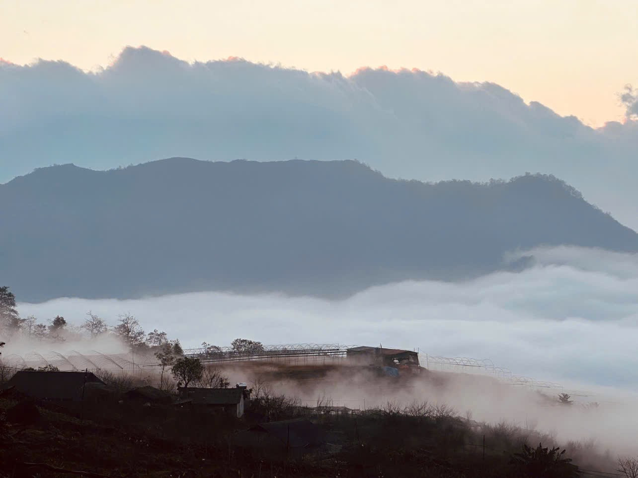 Đẹp mê mẩn Sa Pa mùa 'săn mây'- Ảnh 4. Đẹp mê mẩn Sa Pa mùa 'săn mây'- Ảnh 4.