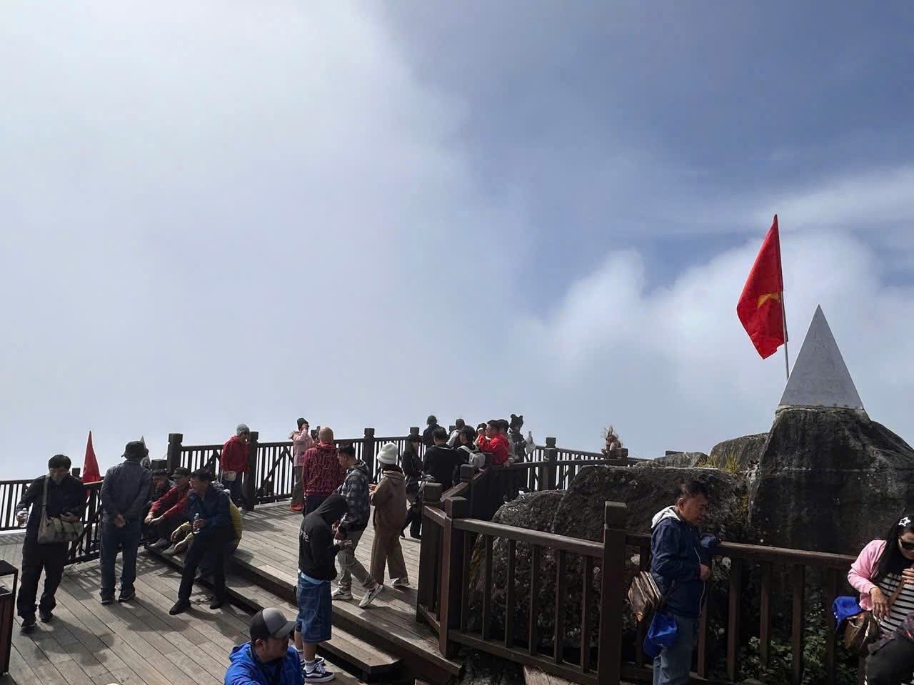 Đẹp mê mẩn Sa Pa mùa 'săn mây'- Ảnh 7. Đẹp mê mẩn Sa Pa mùa 'săn mây'- Ảnh 7.