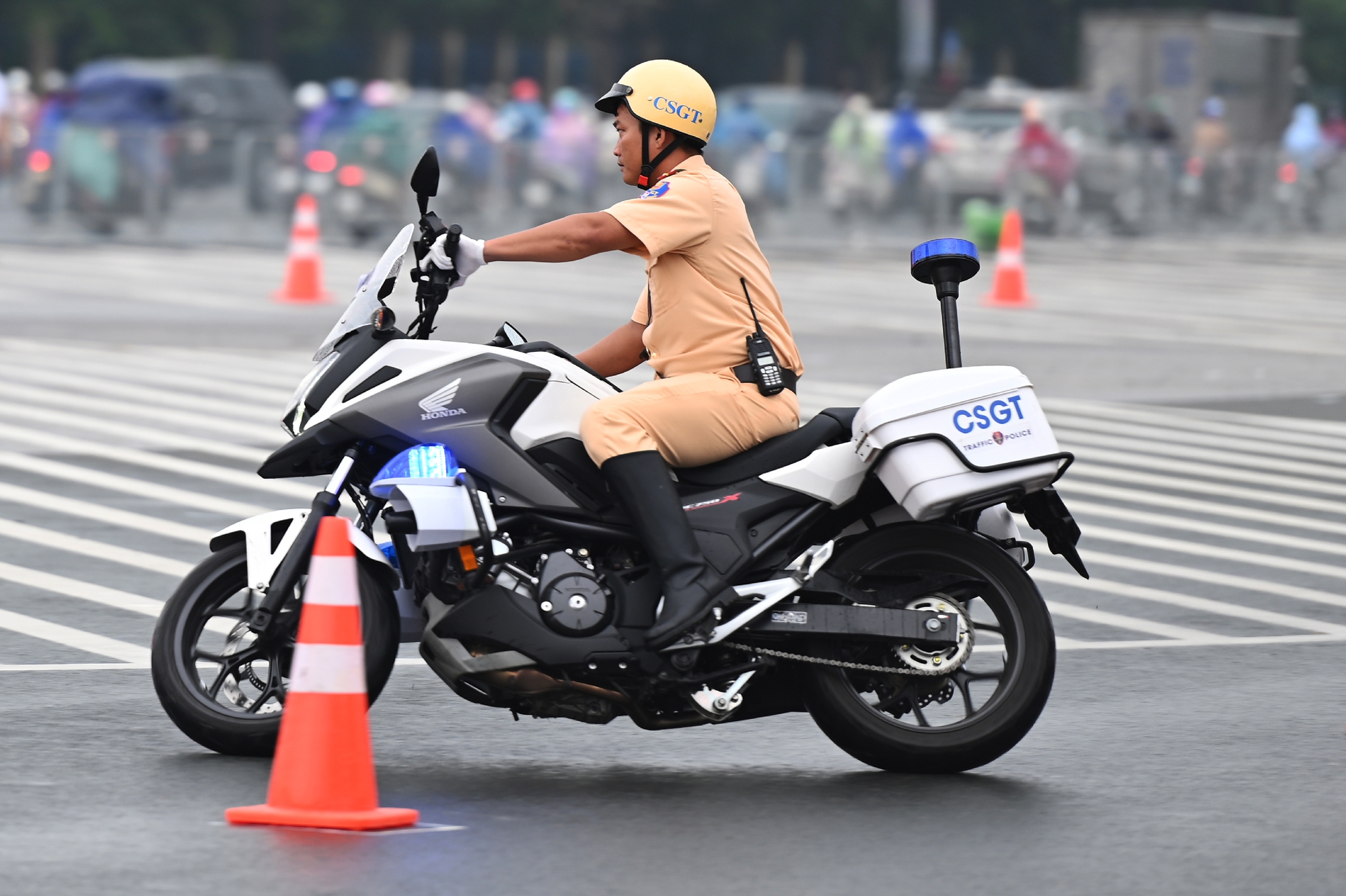 Xe tay ga 'phi thuyền' của Honda đang được rao bán ở Việt Nam, dùng chung một thứ với xe dẫn đoàn CSGT- Ảnh 5.