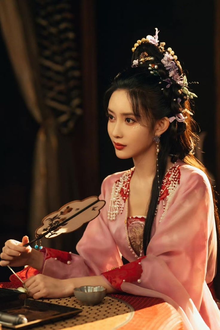 Lần đầu có mỹ nhân bị tung cáo trạng với 7 