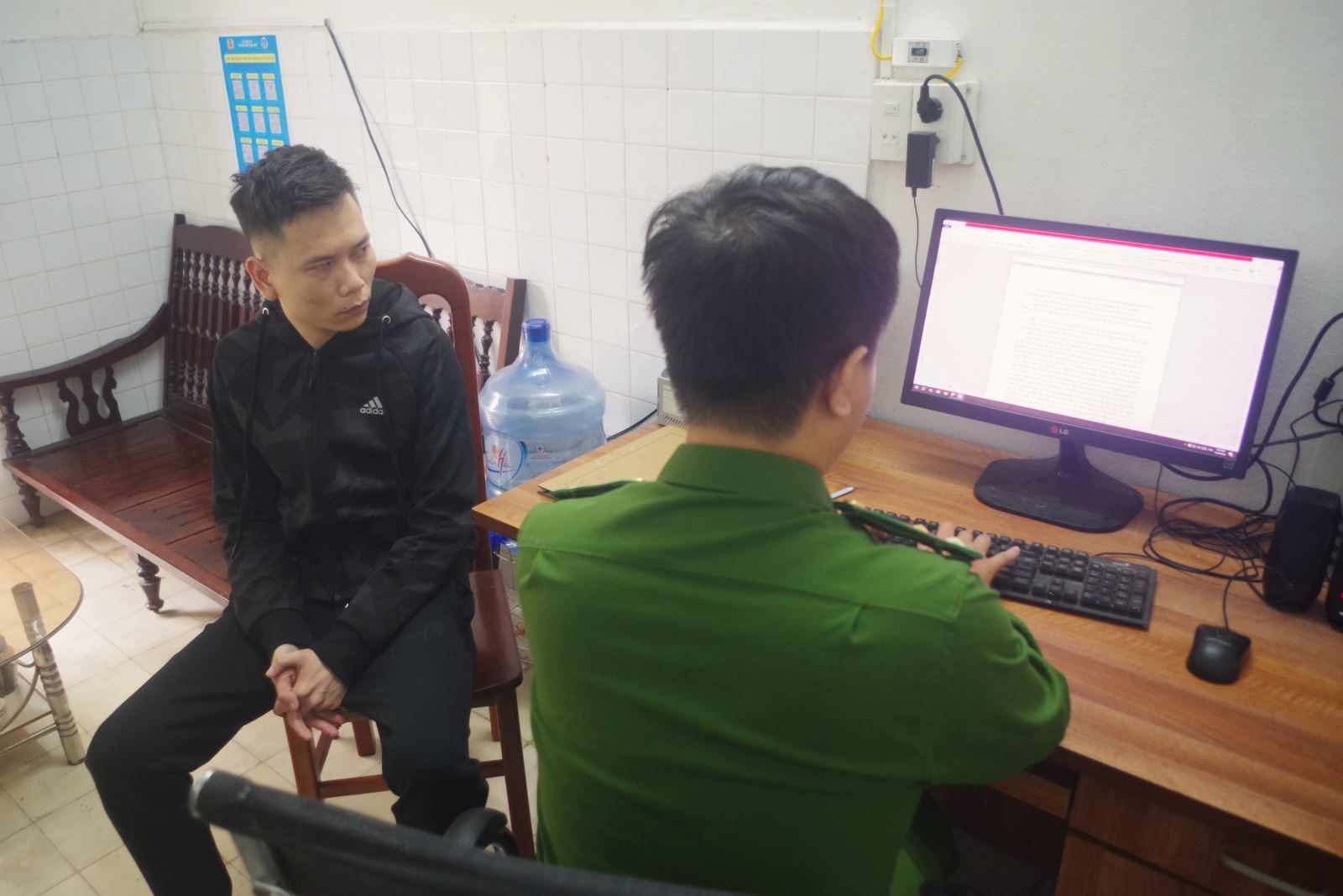 Tổ chức cho nhiều người "bay lắc" trong rạp đám cưới, 3 thanh niên trả giá đắt- Ảnh 1.