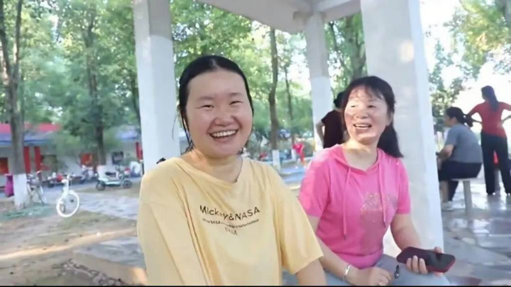 Người mẹ đưa con gái hôn mê đi khiêu vũ hàng ngày trong suốt 10 năm, rồi một chuyện không ngờ xảy ra- Ảnh 2. Người mẹ đưa con gái hôn mê đi khiêu vũ hàng ngày trong suốt 10 năm, rồi một chuyện không ngờ xảy ra- Ảnh 2.