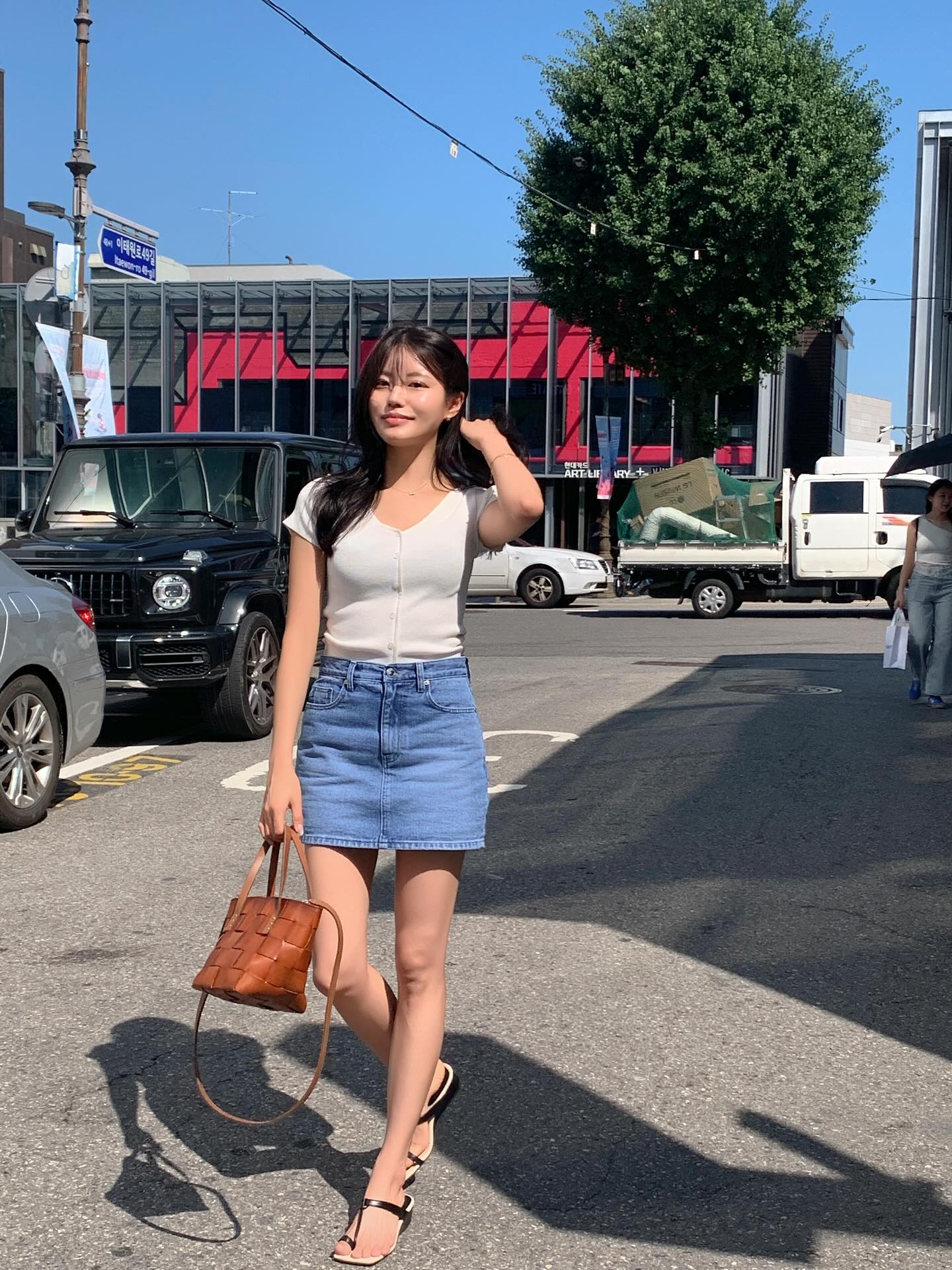 Chân váy đen dễ mặc nhưng có 4 kiểu khác còn đẹp và trẻ trung hơn- Ảnh 8.