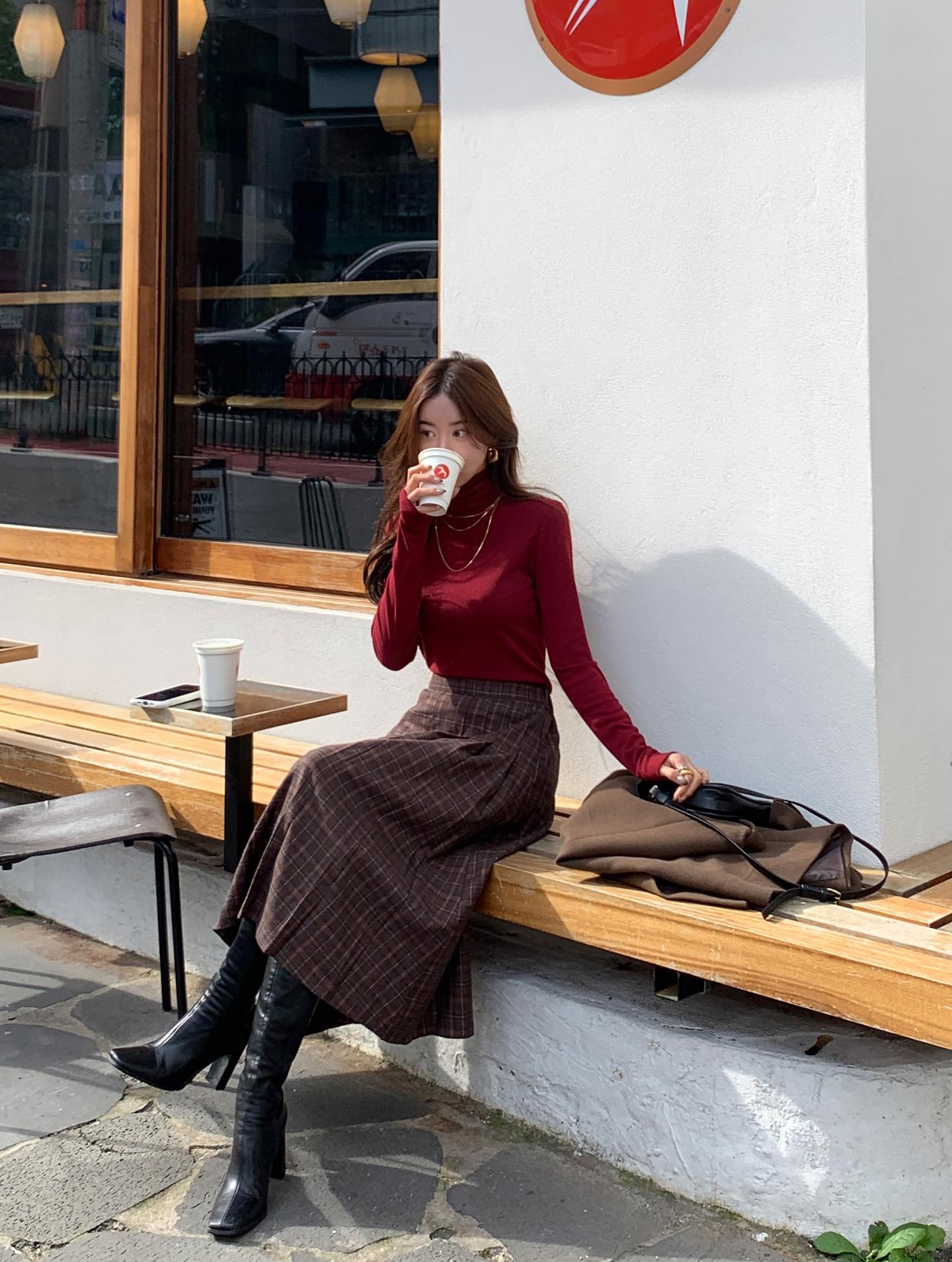 Chân váy đen dễ mặc nhưng có 4 kiểu khác còn đẹp và trẻ trung hơn- Ảnh 11.