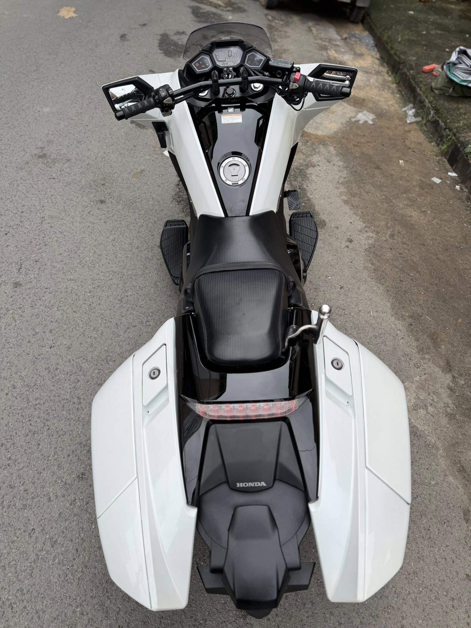 Xe tay ga 'phi thuyền' của Honda đang được rao bán ở Việt Nam, dùng chung một thứ với xe dẫn đoàn CSGT- Ảnh 12.