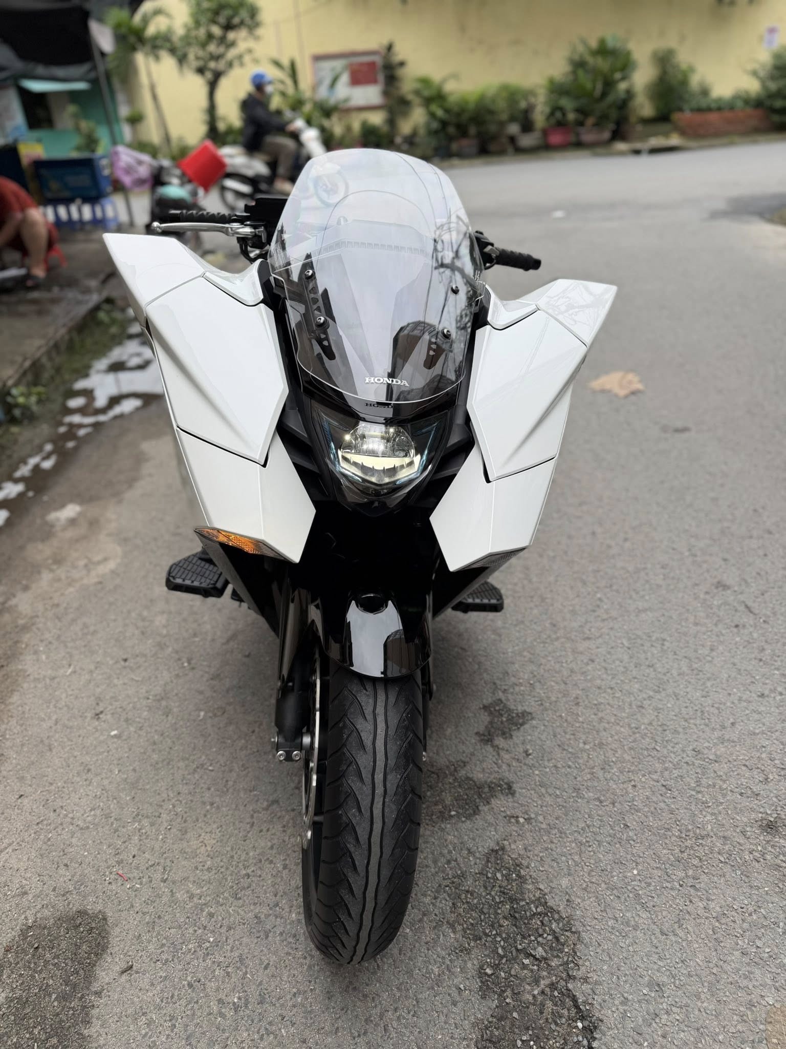 Xe tay ga 'phi thuyền' của Honda đang được rao bán ở Việt Nam, dùng chung một thứ với xe dẫn đoàn CSGT- Ảnh 3.