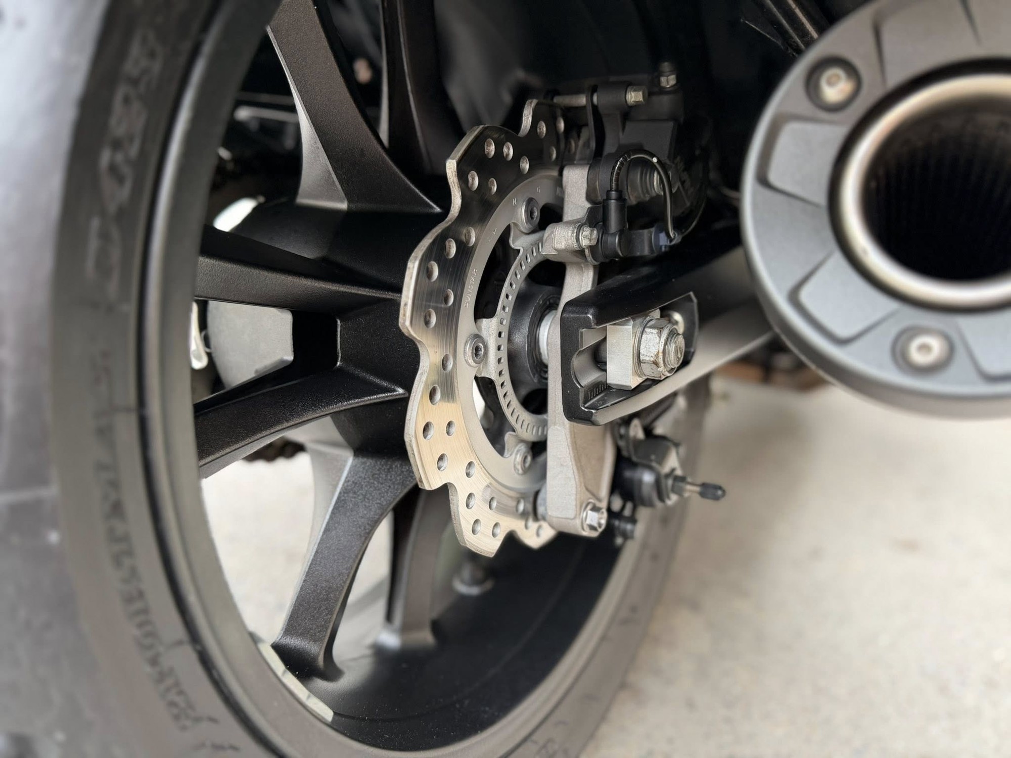 Xe tay ga 'phi thuyền' của Honda đang được rao bán ở Việt Nam, dùng chung một thứ với xe dẫn đoàn CSGT- Ảnh 16.