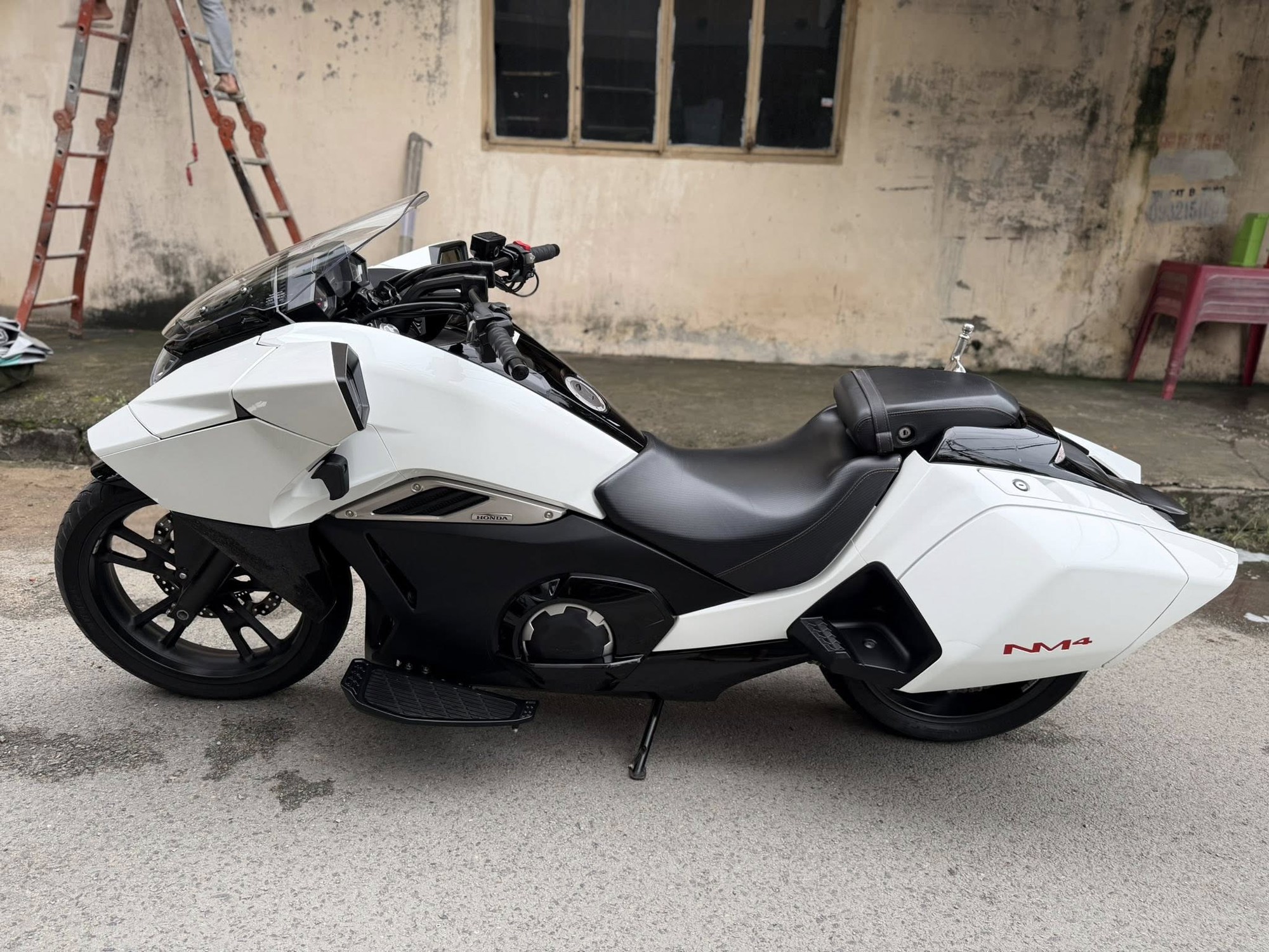 Xe tay ga 'phi thuyền' của Honda đang được rao bán ở Việt Nam, dùng chung một thứ với xe dẫn đoàn CSGT- Ảnh 2.