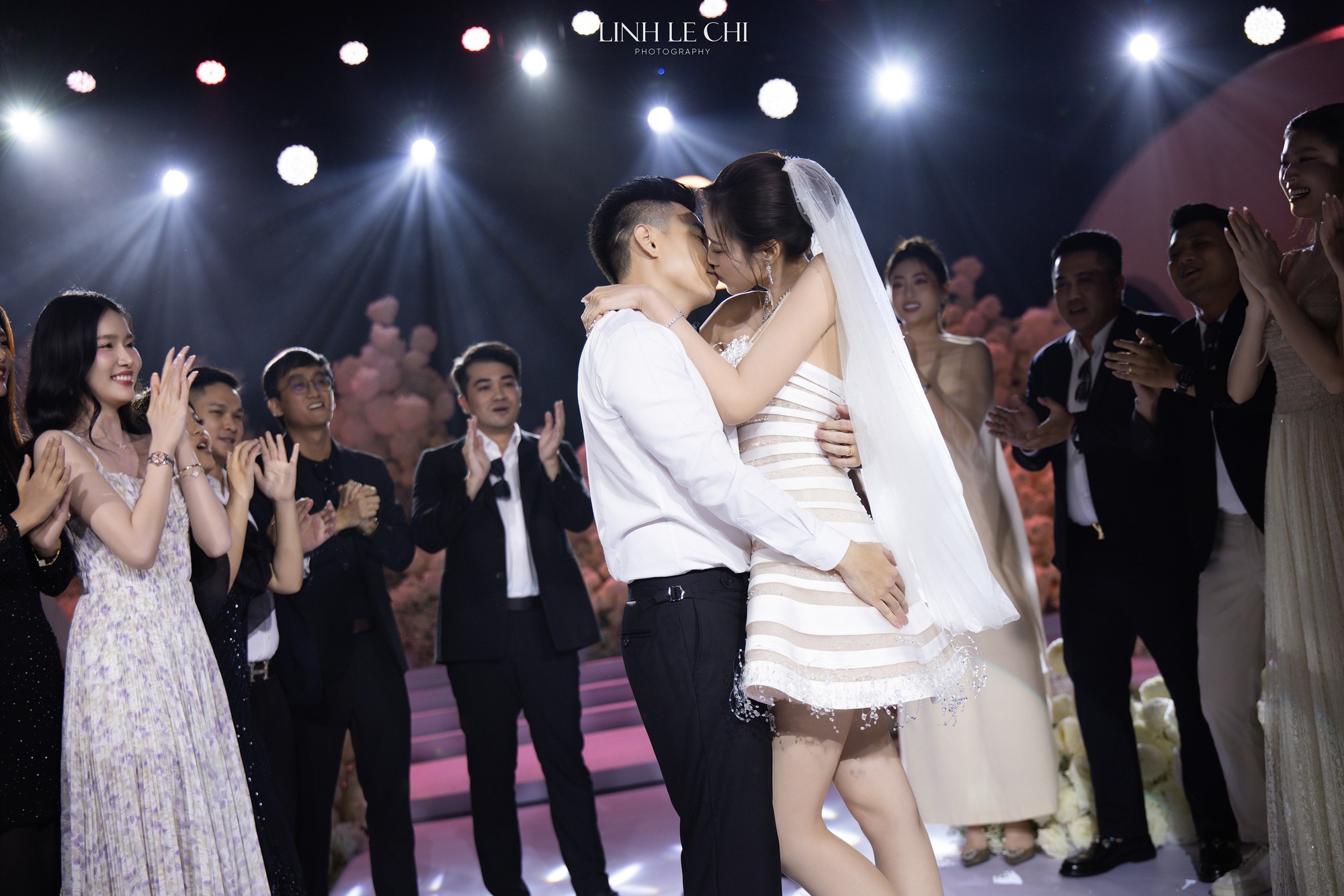 Cuối cùng chồng Hoa hậu Đỗ Hà cũng đạt được mục đích!- Ảnh 6. Cuối cùng chồng Hoa hậu Đỗ Hà cũng đạt được mục đích!- Ảnh 6.