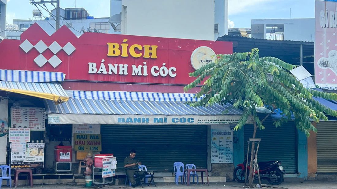 Vụ nghi ngộ độc tại quán bánh mì nổi tiếng ở TP.HCM: Tăng lên 235 ca từ 13 bệnh viện- Ảnh 1. Vụ nghi ngộ độc tại quán bánh mì nổi tiếng ở TP.HCM: Tăng lên 235 ca từ 13 bệnh viện- Ảnh 1.