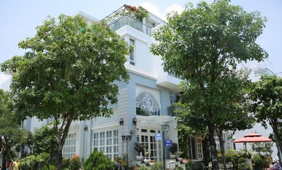 Siêu mẫu Vbiz ở biệt thự nửa triệu đô!- Ảnh 2. Siêu mẫu Vbiz ở biệt thự nửa triệu đô!- Ảnh 2.